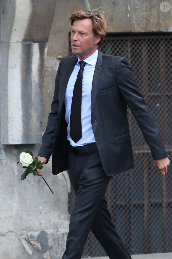 Laurent Delahousse - Obsèques de Mireille Darc en l'église Saint-Sulpice à Paris. Le 1er septembre 2017