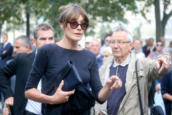 Carla Bruni Sarkozy - Obsèques de Mireille Darc en l'église Saint-Sulpice à Paris. Le 1er septembre 2017