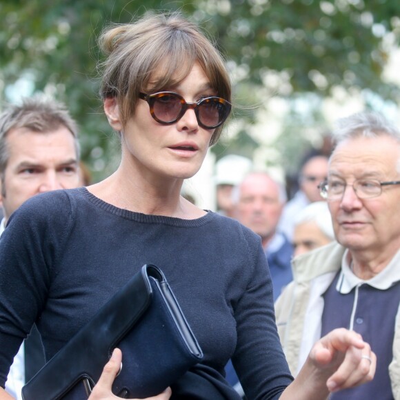 Carla Bruni Sarkozy - Obsèques de Mireille Darc en l'église Saint-Sulpice à Paris. Le 1er septembre 2017