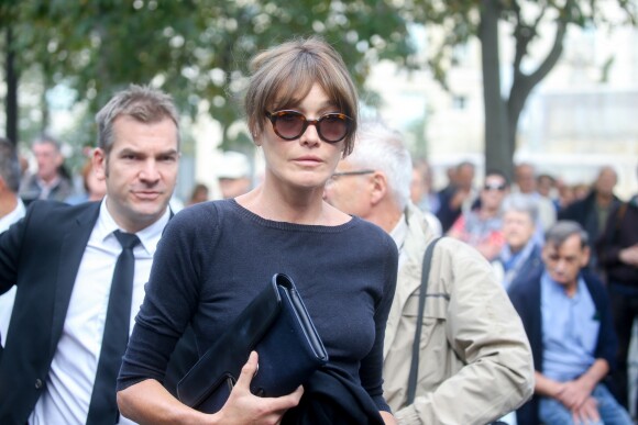 Carla Bruni Sarkozy - Obsèques de Mireille Darc en l'église Saint-Sulpice à Paris. Le 1er septembre 2017