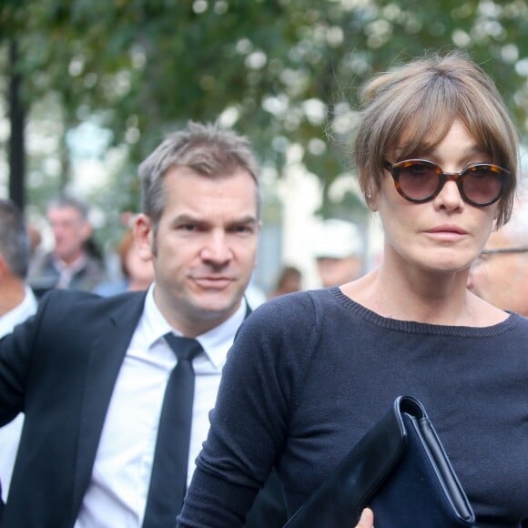 Carla Bruni Sarkozy - Obsèques de Mireille Darc en l'église Saint-Sulpice à Paris. Le 1er septembre 2017