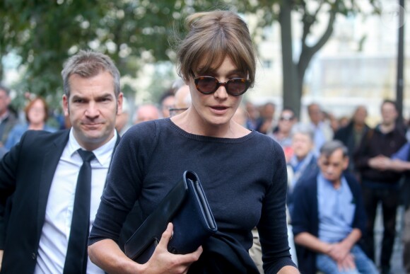 Carla Bruni Sarkozy - Obsèques de Mireille Darc en l'église Saint-Sulpice à Paris. Le 1er septembre 2017