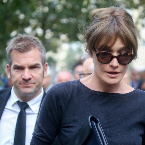 Carla Bruni Sarkozy - Obsèques de Mireille Darc en l'église Saint-Sulpice à Paris. Le 1er septembre 2017