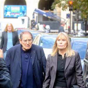 Robert Hossein et sa femme Candice Patou - Arrivées - Obsèques de Mireille Darc en l'église Saint-Sulpice à Paris, France, le 1er septembre 2017.