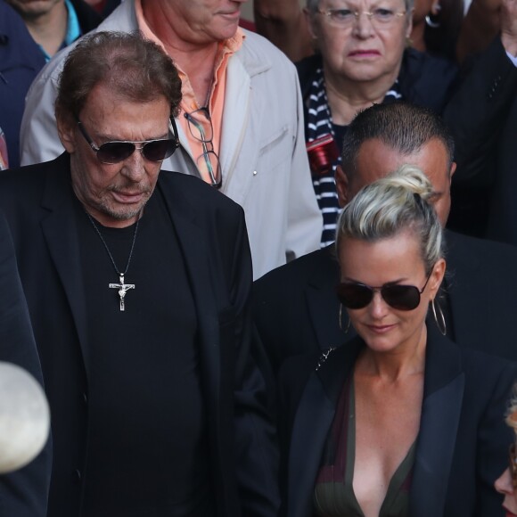 Johnny et Laeticia Hallyday - Sorties des obsèques de Mireille Darc en l'église Saint-Sulpice à Paris. Le 1er septembre 2017