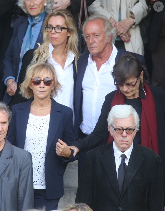 Marie-Anne Chazel, Anne-Marie Périer, Didier Barbelivien et sa femme Laure - Sorties des obsèques de Mireille Darc en l'église Saint-Sulpice à Paris. Le 1er septembre 2017
