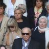Muriel Robin et sa compagne Anne Le Nen, Line Renaud, Stéphanie Fugain - Sorties des obsèques de Mireille Darc en l'église Saint-Sulpice à Paris. Le 1er septembre 2017 01/09/2017 - Paris