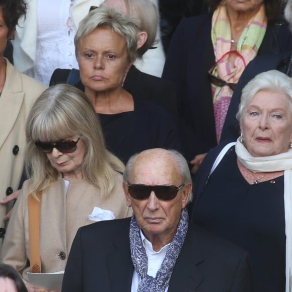 Muriel Robin et sa compagne Anne Le Nen, Line Renaud, Stéphanie Fugain - Sorties des obsèques de Mireille Darc en l'église Saint-Sulpice à Paris. Le 1er septembre 2017 01/09/2017 - Paris