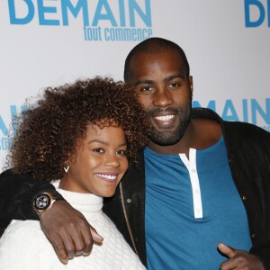 Teddy Riner et sa compagne Luthna à l'avant-première du film "Demain tout commence" au Grand Rex à Paris le 28 novembre 2016.