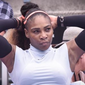 Serena Williams entame bien l'année en battant Pauline Parmentier (6-3 6-4) lors du premier tour du tournoi d'Auckland, Nouvelle-Zélande, le 3 janvier 2017.