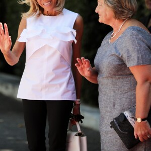 Brigitte Macron (Trogneux) et Vlassia Pavlopoulou-Peltsemi, la femme du Président de la République hellénique lors de l'accueil du couple présidentiel français par le président de la république hellénique au palais présidentiel à Athènes le 7 septembre 2017. © Dominique Jacovides / Bestimage