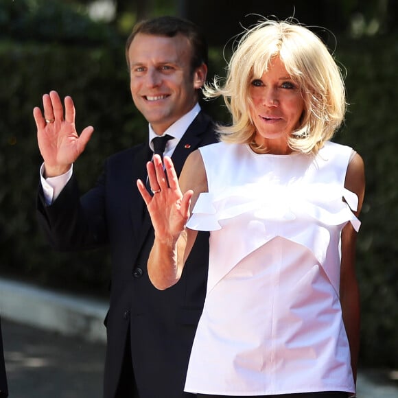 Le président Emmanuel Macron et sa femme Brigitte Macron (Trogneux) lors de l'accueil du couple présidentiel français par le président de la république hellénique au palais présidentiel à Athènes le 7 septembre 2017. © Dominique Jacovides / Bestimage