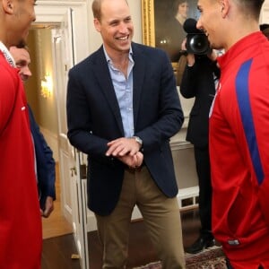 Le prince William, duc de Cambridge, recevait le 7 septembre 2017 au palais de Kensington, à Londres, l'équipe de football d'Angleterre des moins de 20 ans, récemment sacrée championne du monde.