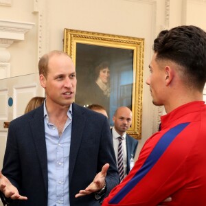 Le prince William, duc de Cambridge, recevait le 7 septembre 2017 au palais de Kensington, à Londres, l'équipe de football d'Angleterre des moins de 20 ans, récemment sacrée championne du monde.