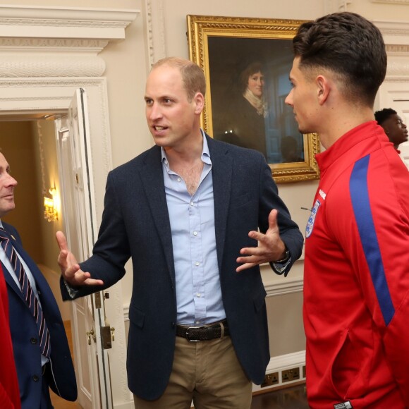 Le prince William, duc de Cambridge, recevait le 7 septembre 2017 au palais de Kensington, à Londres, l'équipe de football d'Angleterre des moins de 20 ans, récemment sacrée championne du monde.