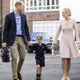Le prince George de Cambridge, accompagné par son père le prince William et accueilli par la directrice Helen Haslem, a fait sa rentrée à l'école Thomas's Battersea le 7 septembre 2017.