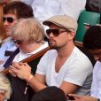 Leonardo DiCaprio à Roland-Garros en 2013. On peut voir Charles, candidat de "Secret Story 11" être à ses côtés.
