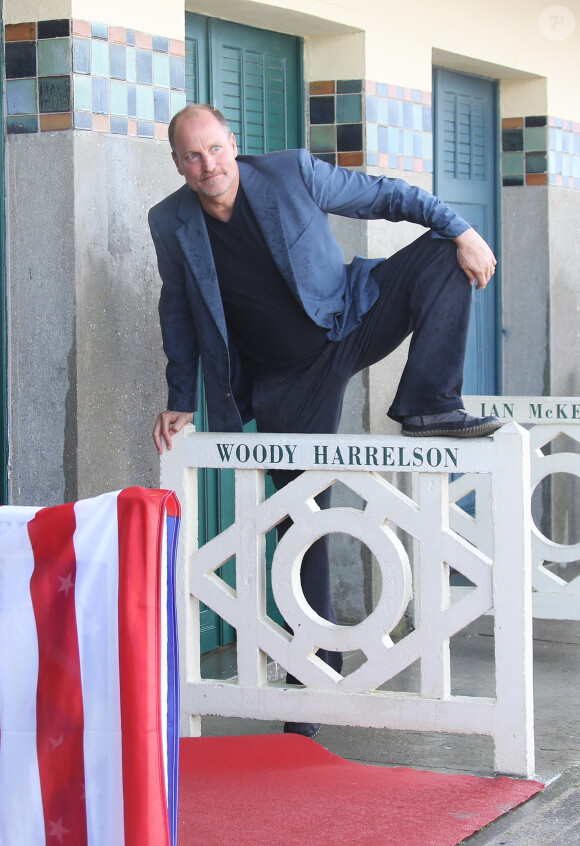Inauguration de la cabine de Woody Harrelson sur les planches lors du 43e Festival du Cinéma Américain de Deauville, le 9 septembre 2017. © Denis Guignebourg/Bestimage