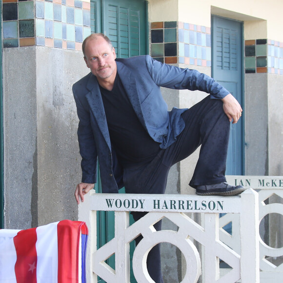 Inauguration de la cabine de Woody Harrelson sur les planches lors du 43e Festival du Cinéma Américain de Deauville, le 9 septembre 2017. © Denis Guignebourg/Bestimage