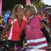 Sylvie Tellier et sa maman Annick prennent part à la randonnée cycliste organisée dans le cadre de l'opération Toutes à Paris, le dimanche 16 septembre 2012.
