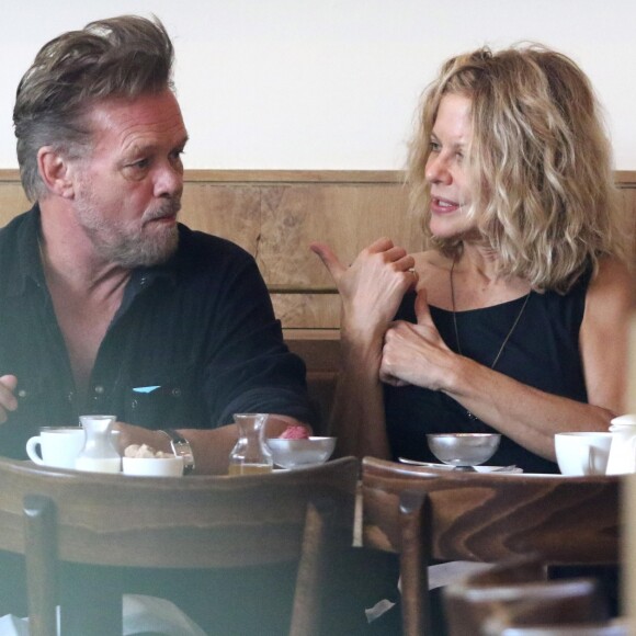 Meg Ryan déjeune avec son compagnon John Mellencamp à New York le 16 septembre 2017. © CPA/Bestimage