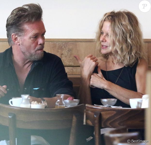 Meg Ryan déjeune avec son compagnon John Mellencamp à New York le 16 septembre 2017. © CPA/Bestimage