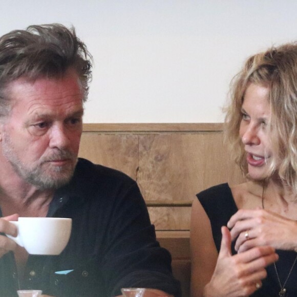 Meg Ryan déjeune avec son compagnon John Mellencamp à New York le 16 septembre 2017. © CPA/Bestimage