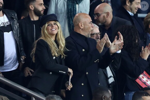Pascal Obispo et sa femme Julie Hantson au match de Ligue 1 "PSG - OL (2-0)" au Parc des Princes à Paris, le 17 septembre 2017. © Cyril Moreau/Bestimage