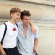 Tommy Dorfman et Brandon Flynn au défilé de mode Cerruti 1881 printemps-été 2018 à Paris, le 23 juin 2017. © CVS/Veeren/Bestimage