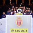 Le prince Albert II de Monaco et Dmitri Rybolovlev, président du club, célébrant avec les joueurs de l'AS Monaco leur titre de champions de France le 17 mai 2017 au stade Louis-II à l'issue d'un match contre l'AS Saint-Etienne. © Bruno Bebert/Bestimage