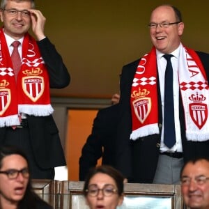 Dmitri Rybolovlev et le prince Albert II de Monaco enthousiastes lors du sacre de l'AS Monaco, couronnée championne de France le 17 mai 2017 au stade Louis-II à l'issue d'un match contre l'AS Saint-Etienne. Depuis, le climat a bien changé sur le Rocher entre le milliardaire et le souverain. © Bruno Bebert/Bestimage