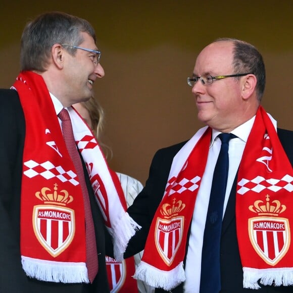 Dmitri Rybolovlev et le prince Albert II de Monaco enthousiastes lors du sacre de l'AS Monaco, couronnée championne de France le 17 mai 2017 au stade Louis-II à l'issue d'un match contre l'AS Saint-Etienne. Depuis, le climat a bien changé sur le Rocher entre le milliardaire et le souverain. © Bruno Bebert/Bestimage