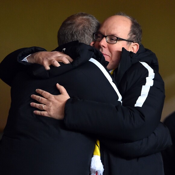 Le prince Albert II de Monaco dans les bras de Dmitri Rybolovlev, le président de l'AS Monaco, durant la rencontre de football de Champions League contre Dortmund au Stade Louis II le 19 avril 2017. Depuis, le MonacoGate a éclaté et l'ambiance s'est rafraîchie... © Bruno Bebert/Bestimage