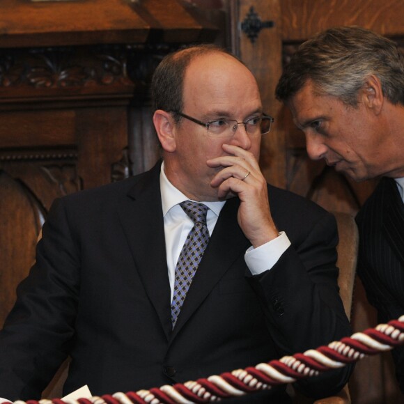 Le prince Albert II de Monaco et Philippe Narmino en septembre 2012, lors de l'audience de rentrée solennelle des cours et tribunaux monégasques. Cinq ans plus tard, l'ex-Garde des Sceaux a laissé sa place, remplacé par Laurent Anselmi à la suite du MonacoGate.