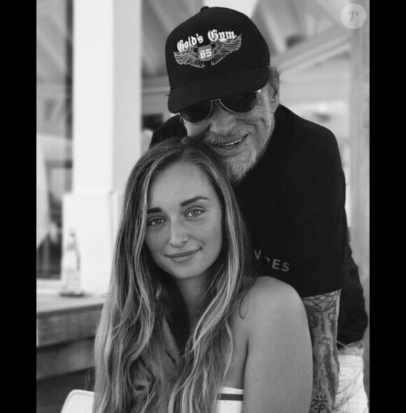 Johnny Hallyday en vacances avec sa petite-fille Emma Smet (fille d'Estelle Lefébure et David Hallyday) à Saint-Barth. Instagram, le 20 août 2017.