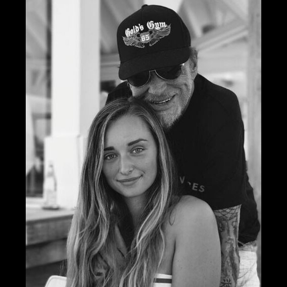 Johnny Hallyday en vacances avec sa petite-fille Emma Smet (fille d'Estelle Lefébure et David Hallyday) à Saint-Barth. Instagram, le 20 août 2017.