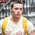 Exclusif - Brooklyn Beckham fait du skateboard dans les rues de New York, le 19 septembre 2017  Exclusive - Brooklyn Beckham shows off his skateboarding skills while out for a ride in New York City. 19th september 201719/09/2017 - New York