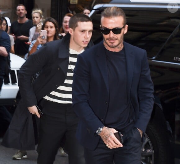 David Beckham et son fils Brooklyn Beckham - La famille Beckham est allée déjeuner au restaurant Balthazar à New York lors de la Fashion Week à New York, le 10 septembre 2017  Beckham's family leaving Balthazar's restaurant during New York Fashion Week. 10th september 201710/09/2017 - New York