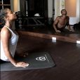 La chanteuse Christina Milian en pleine séance de sport avec Justin Shaw, de Sexy Life Fitness. Insta story, août 2017