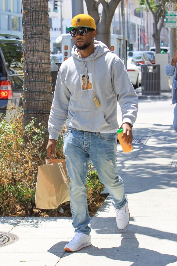 Usher dans les rues de Beverly Hills le 29 août 2017