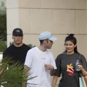 Exclusif - Kylie Jenner sans maquillage sort d'un centre médical avec son ami Harry Hudson à Calabasas, le 12 septembre 2017