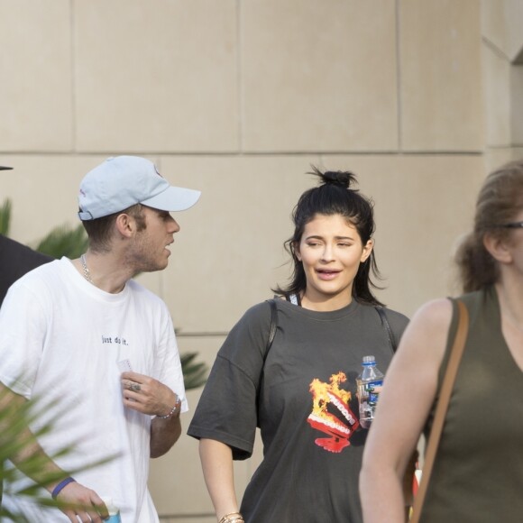 Exclusif - Kylie Jenner sans maquillage sort d'un centre médical avec son ami Harry Hudson à Calabasas, le 12 septembre 2017