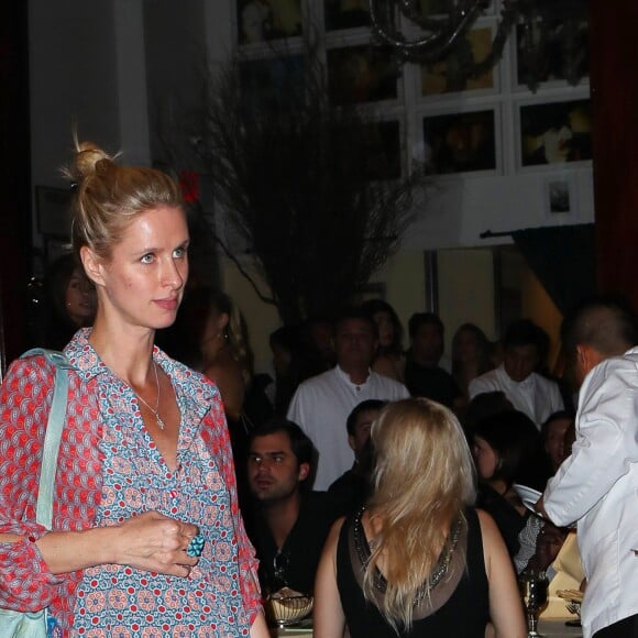 Nicky Hilton, enceinte et son mari James Rothschild lors d'une soirée en amoureux au Socialista dans le quartier de Soho à New York, le 23 septembre 2017.