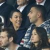 Kourtney Kardashian et son compagnon Younes Bendjima assistent au match de Champions League "PSG - Bayern Munich (3-0)" au Parc des Princes à Paris, le 27 septembre 2017. © Cyril Moreau/Bestimage