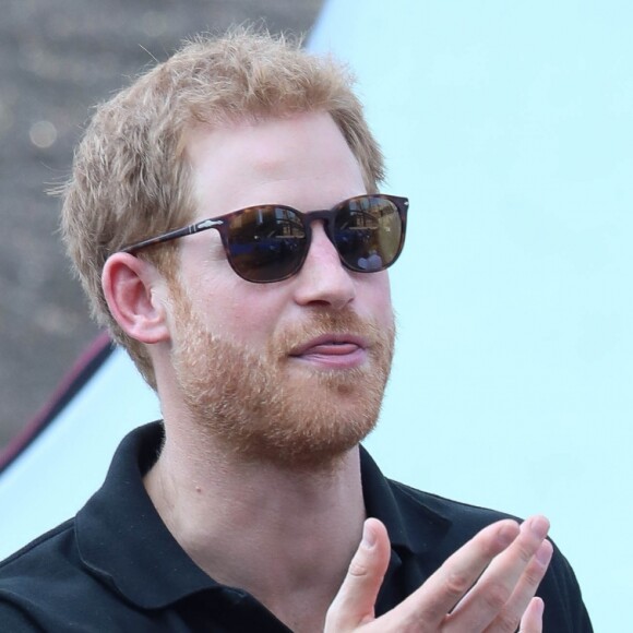 Première apparition officielle du prince Harry et sa compagne Meghan Markle dans les tribunes de la finale de tennis à la troisième édition des Invictus Games à Toronto, le 25 septembre 2017.
