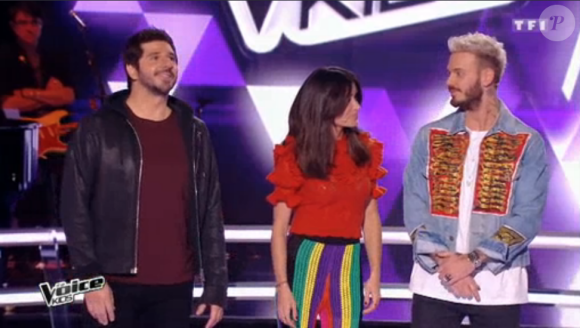 Jenifer, stylée dans "The Voice Kids 4" sur TF1 le 16 septembre 2017. Ici avec Patrick Fiori et M. Pokora.