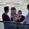 Scott Disick et sa compagne Sofia Richie dansent, se câlinent et s'embrassent lors d'une balade en bateau entre amis à Miami, le 23 septembre 2017.