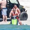 Scott Disick et sa compagne Sofia Richie s'amusent et s'embrassent sur un jet ski en vacances à Puerto Vallarta avec des amis au Mexique, le 2 octobre 2017.