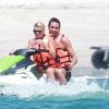 Scott Disick et sa compagne Sofia Richie s'amusent et s'embrassent sur un jet ski en vacances à Puerto Vallarta avec des amis au Mexique, le 2 octobre 2017.