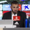 Karim Benzema annonce, lors d'une conférence de presse au stade Santiago Bernabeu, la prolongation de son contrat au club Real Madrid. Le 21 septembre 2017.